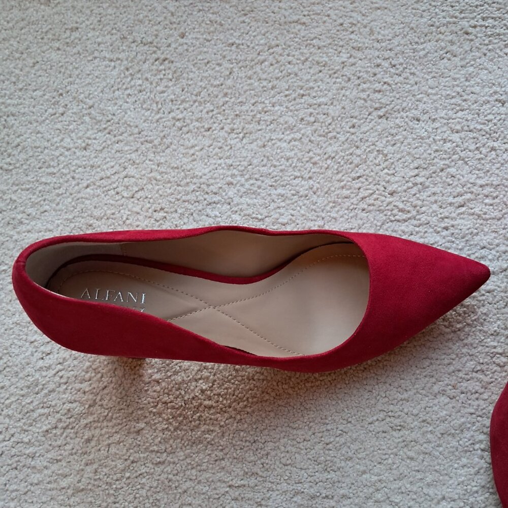 BRAND NEW vibrant red pumps/heels - size 11M - Picture 5 of 7